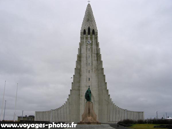 http://www.voyages-photos.fr/themes/img/eglise/eglise-Reykjavik.jpg